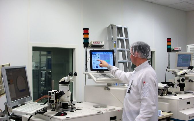 Labormitarbeiter in einem Labor
